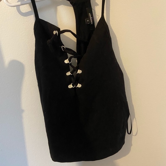Black cropped tank top - Picture 2 of 3
